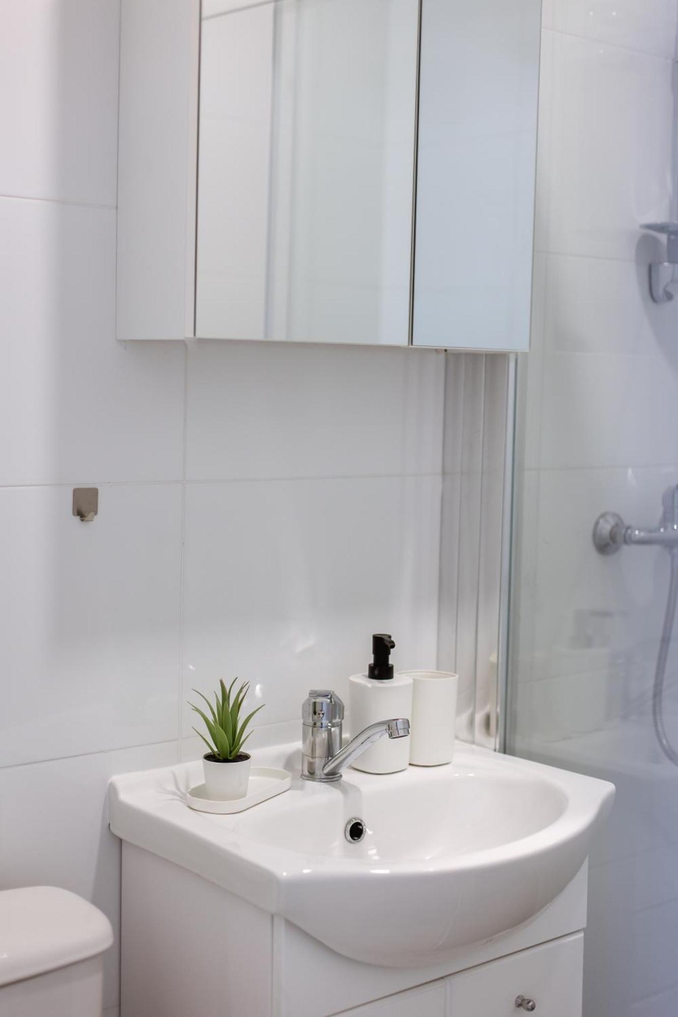 Cozy Studio Apartment In Osijek - Self Check In Exterior foto